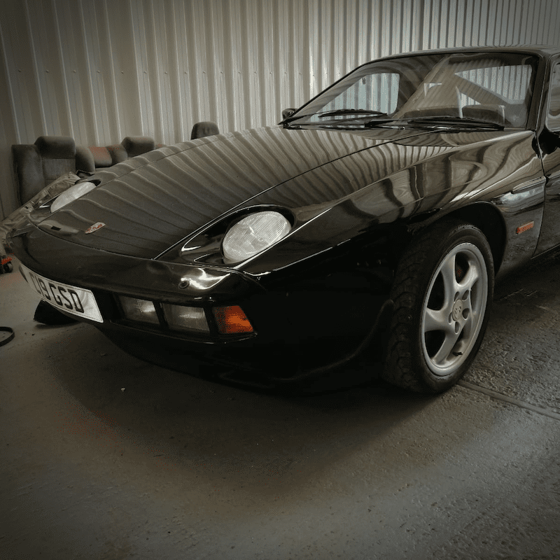 Fostering Classics - Porsche 928 - 1 Fostering Classics - Porsche 928