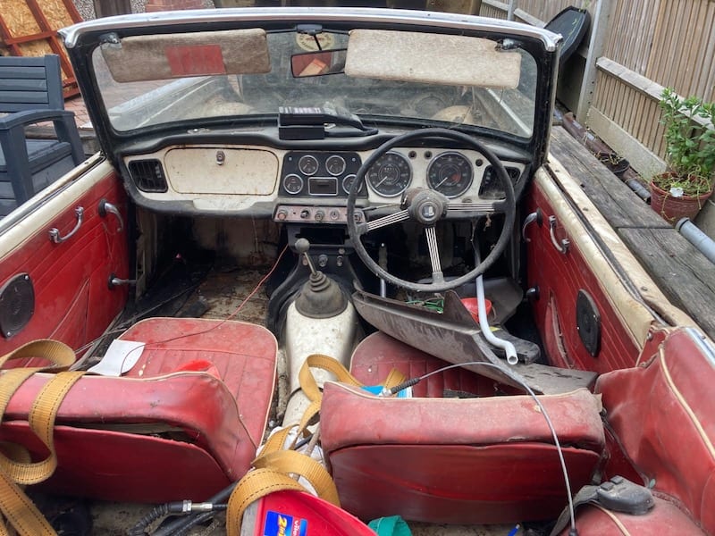 Fostering Classics - Triumph TR4 - interior