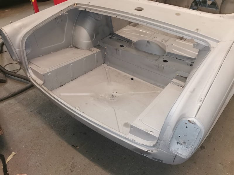 Fostering Classics - Triumph TR4 - boot before primer