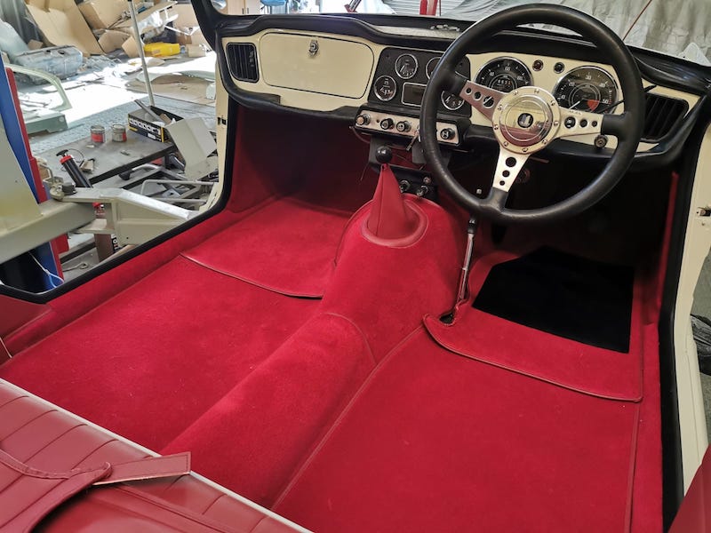 TRIUMPH TR4 - new trim - Fostering classics TRIUMPH TR4 - new trim - Fostering classics